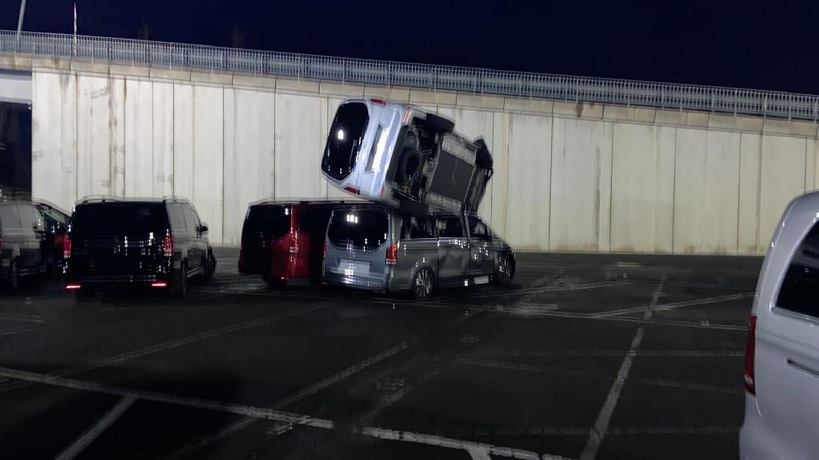 suceso-en-las-instalaciones-de-mercedes-en-vitoria-7