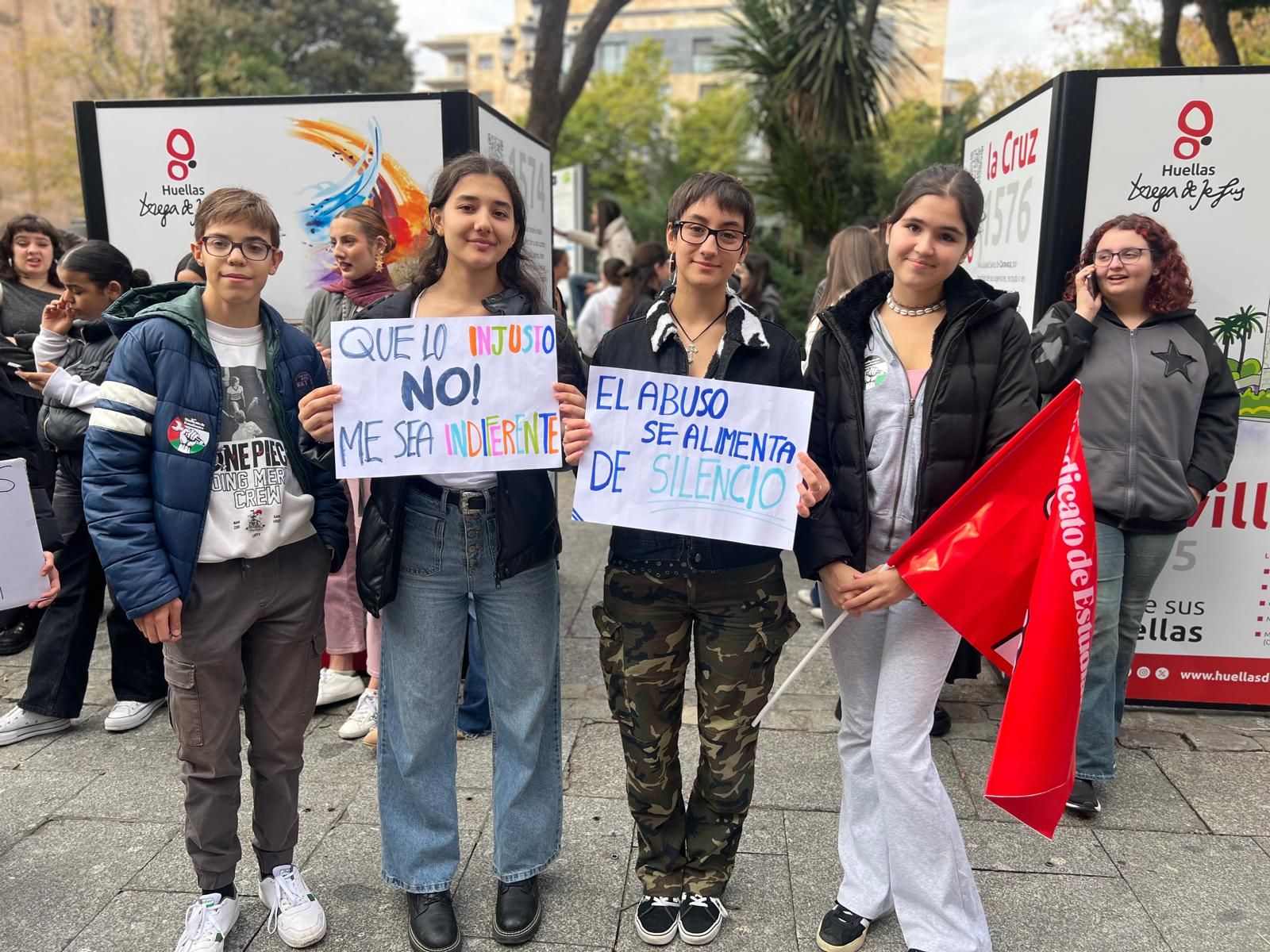 El Sindicato de Estudiantes de Salamanca reune a más de cien personas para poner "freno" al acoso escolar