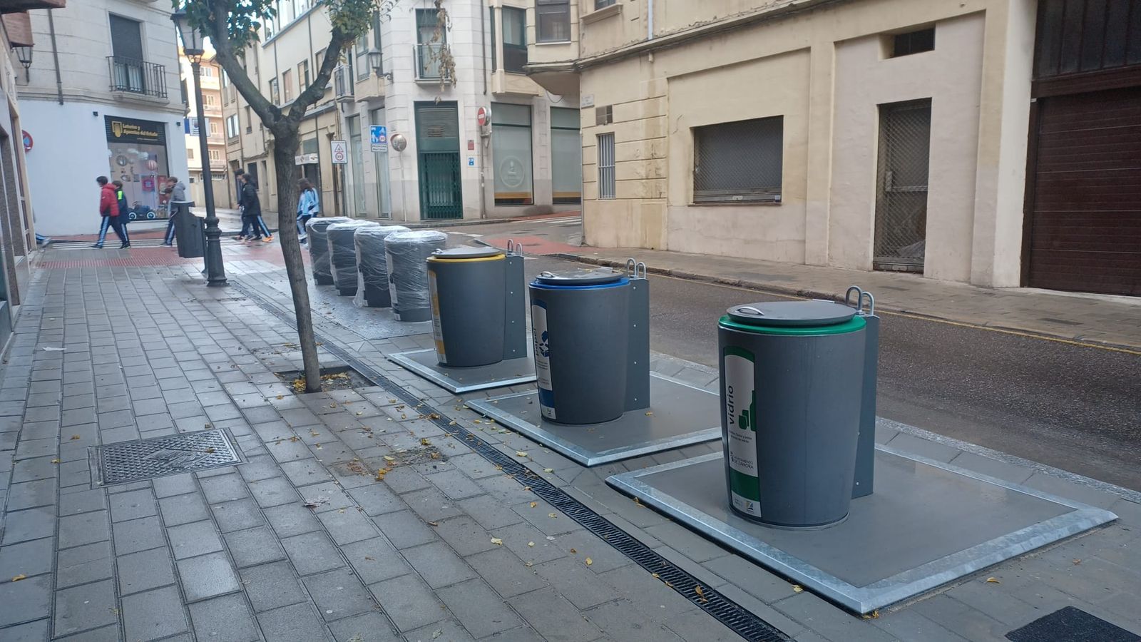 Los nuevos contenedores soterrados situados en la calle San Pablo