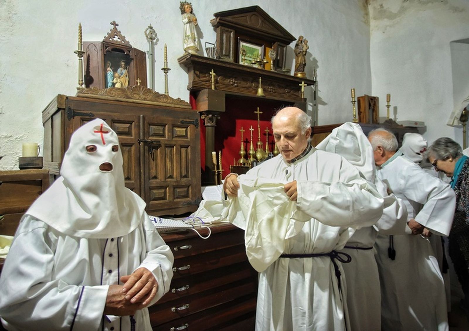 Procesión de Semana Santa en San Martín del Castañar, una tradición con más de un siglo de antigüedad que se mantiene viva generación tras generación entre los vecinos del municipio
