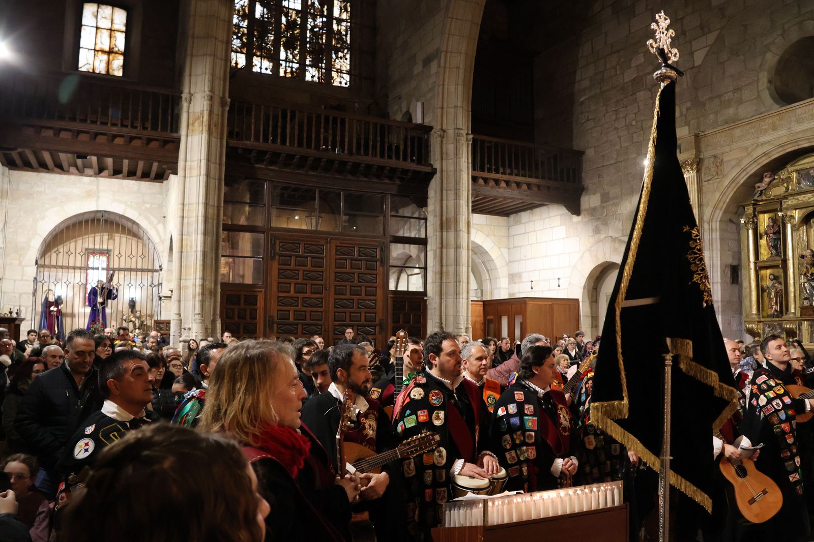 paso-de-los-ninos-ante-la-virgen-de-la-soledad-6