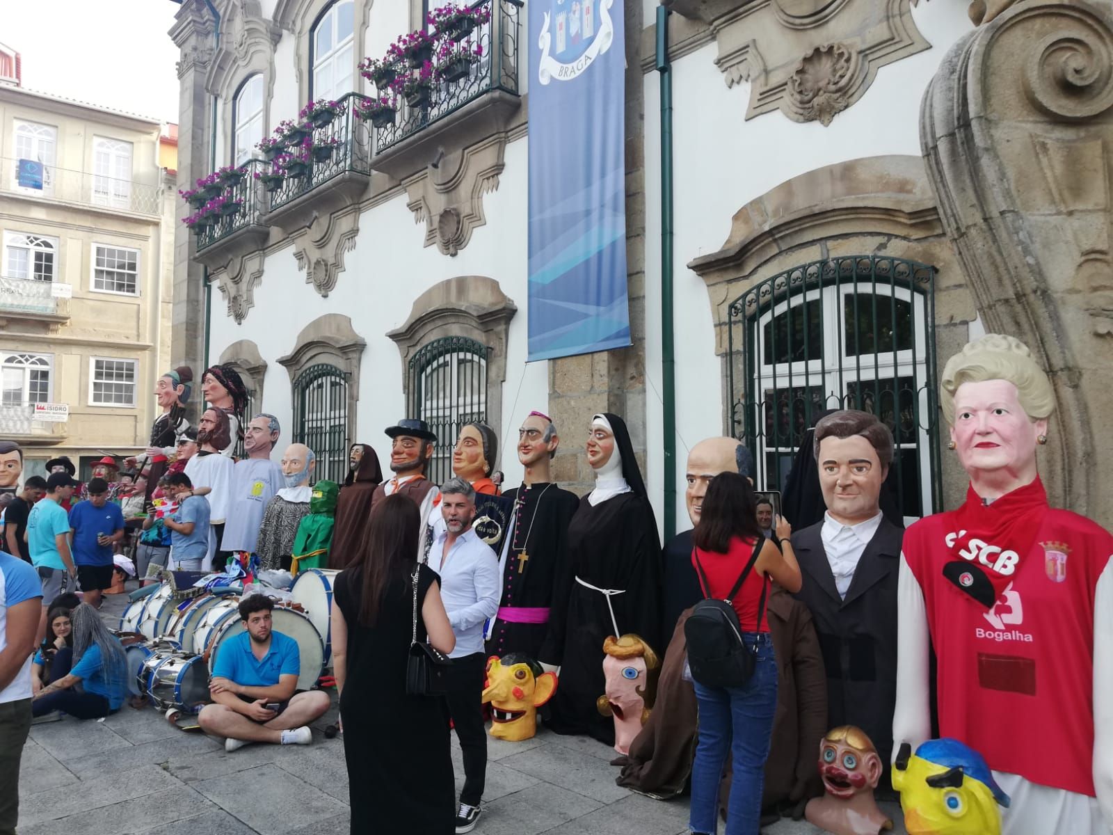 encuentro-cabezudos-y-gigantes-en-braga-portugal-21