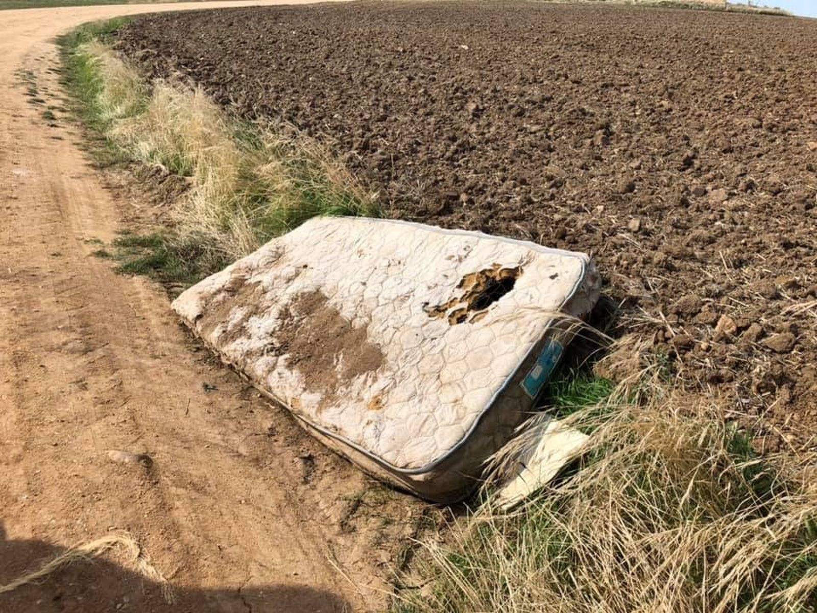 Escombreras en Terradillos (1)