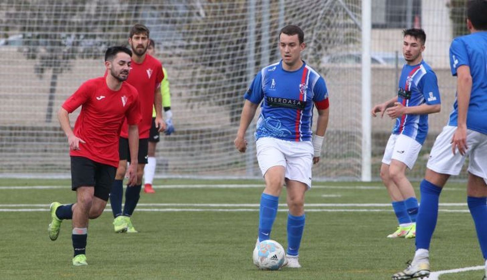 Imagen de un partido anterior entre el Trinitarios y Villares / FOTO SALAMANCA24HORAS.COM