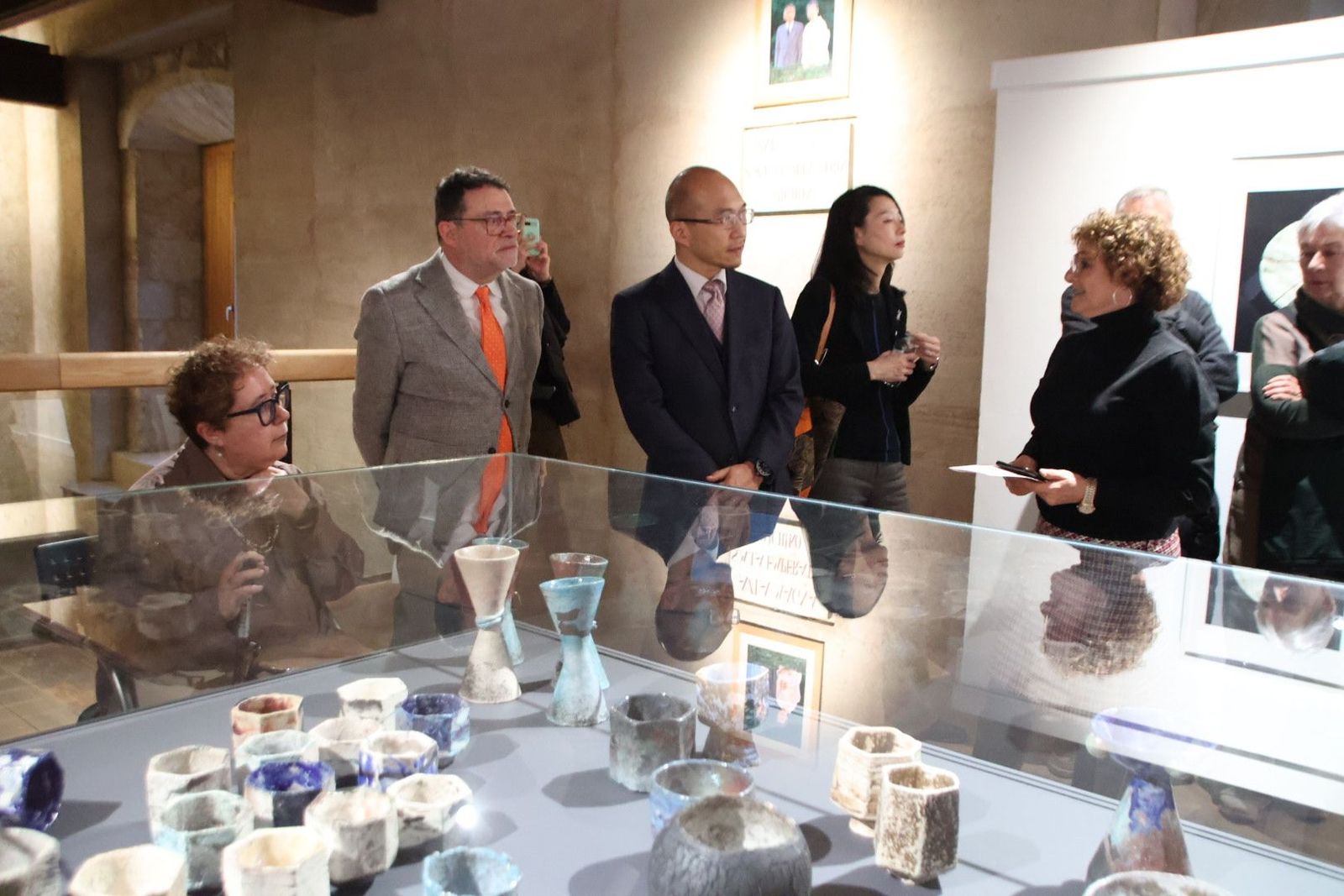 Exposición “Simbiosis entre Oriente y Occidente” de Soledad Berrocoso. Foto Andrea M. 