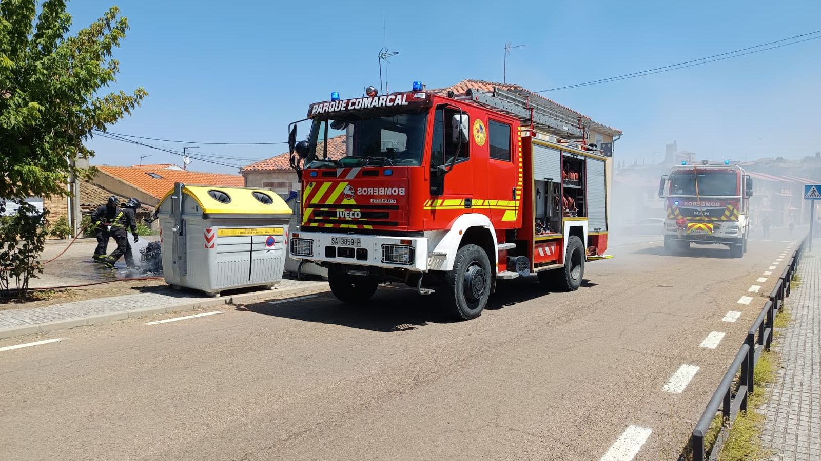 Arde un vehículo en el centro de Ledesma (4) Arde un vehículo en el centro de Ledesma (4)
