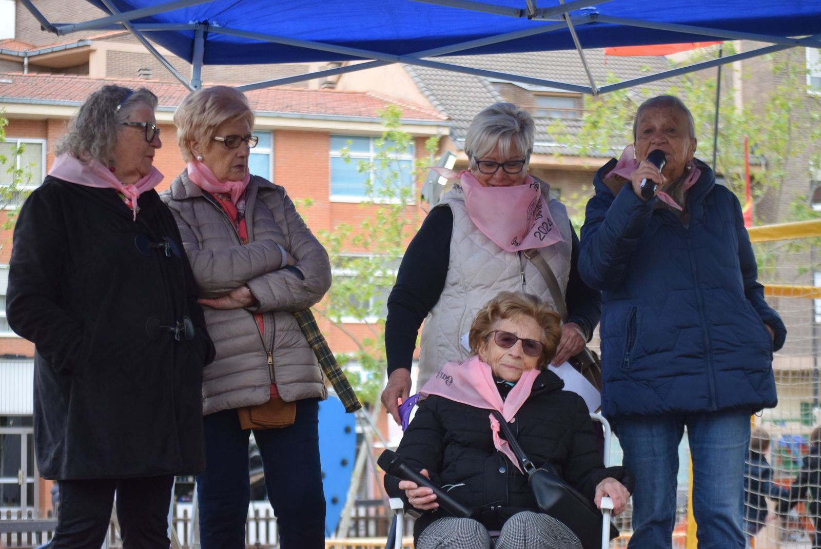 Pilar, Pepita, Leo, Raquel y Soledad recitan su discurso del pregón de las Fiestas de San José Obrero 2024.