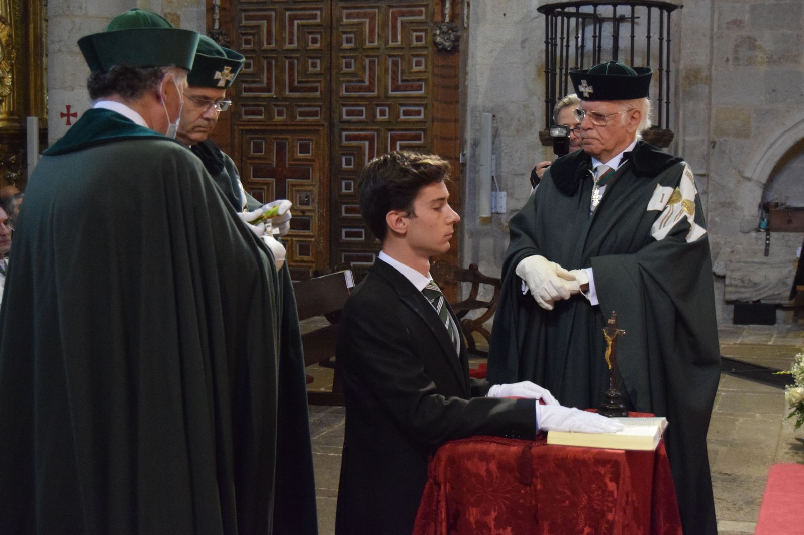 la-real-cofradia-de-caballeros-cubicularios-recibe-a-sus-nuevos-miembros-25