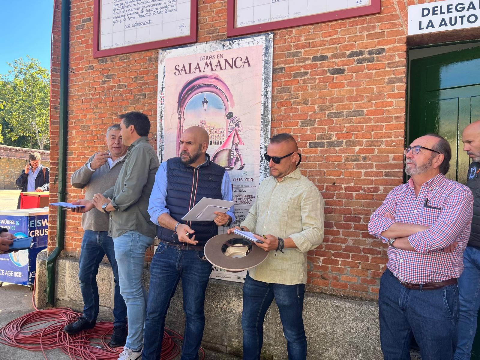 ambiente-durante-el-sorteo-de-los-toros-del-vellosino-en-la-glorieta-domingo-15-de-septiembre-de-2024-fotos-s24h-26