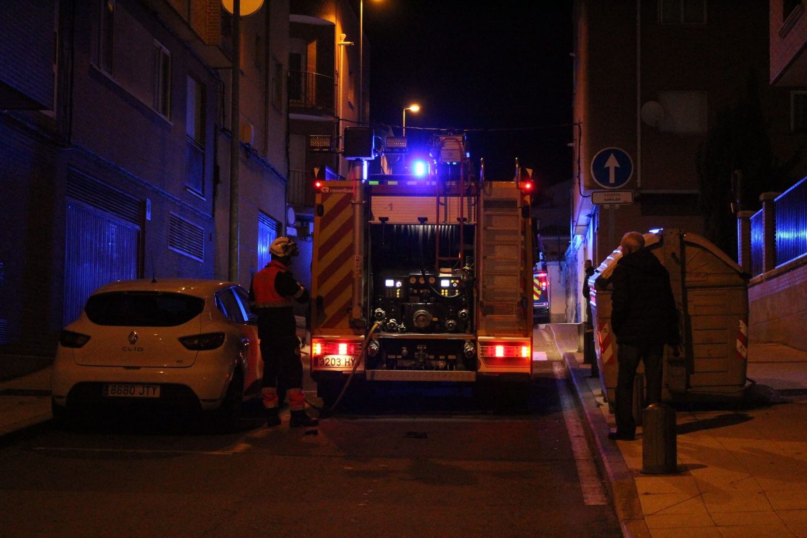 GALERÍA | Incendio eléctrico en la calle Adelfas
