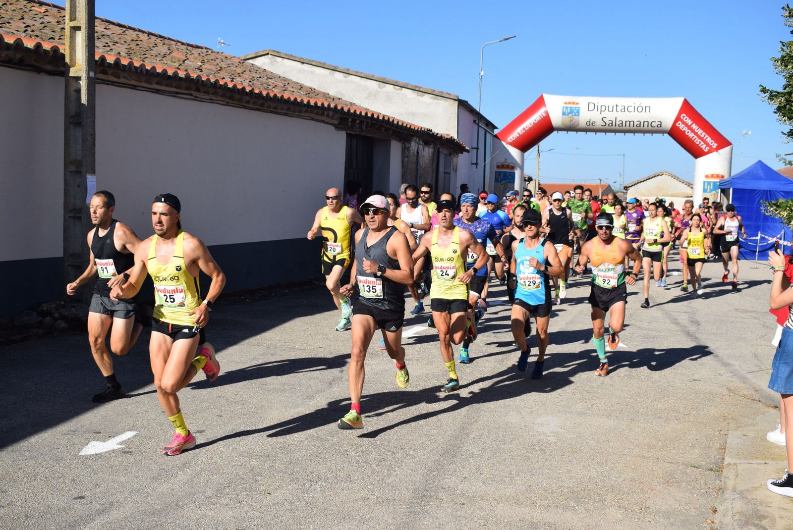 VI CARRERA SOLIDARIA UN NUEVO IMPULSO DE COCA DE ALBA (2)