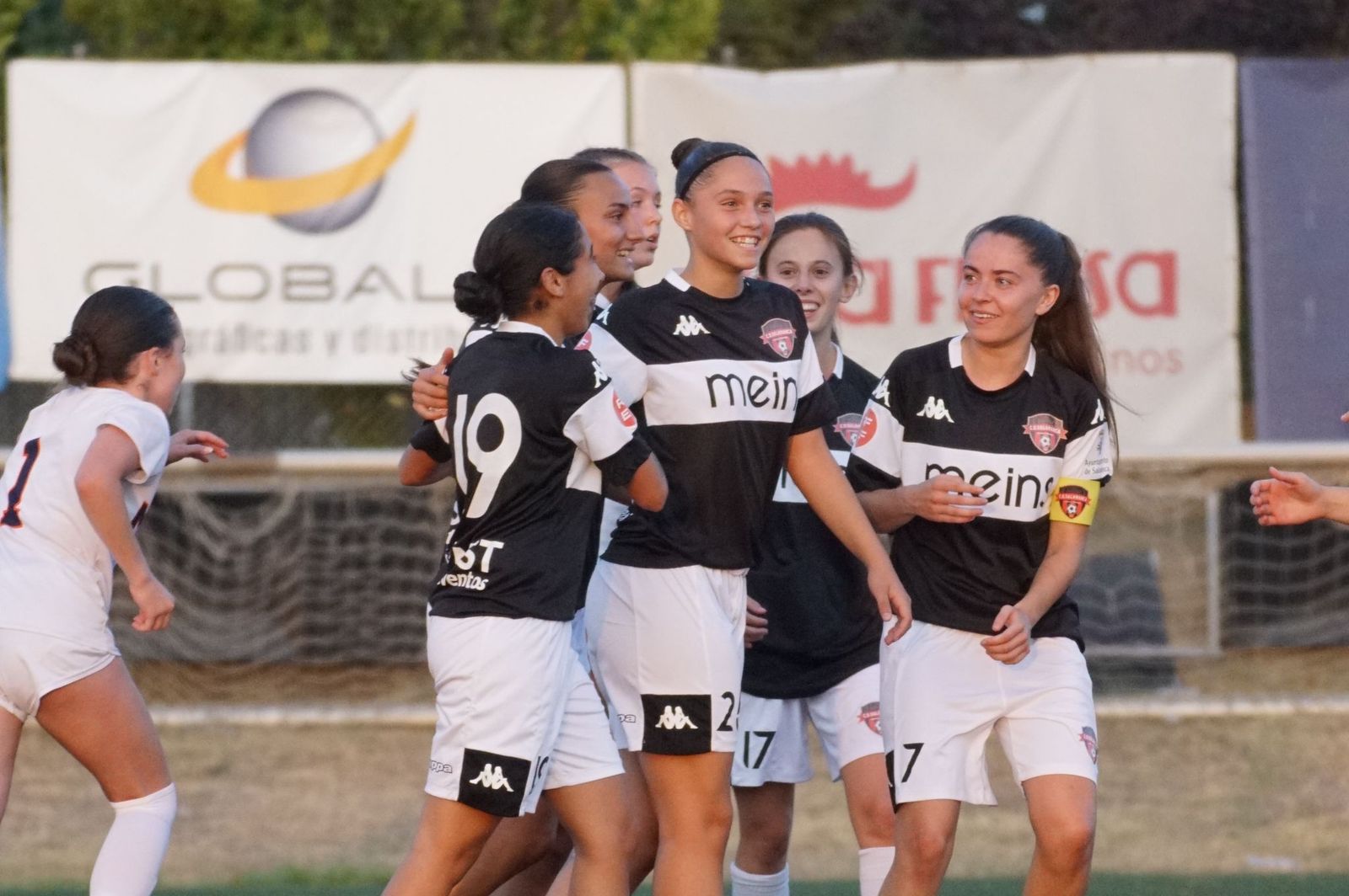 partido-amistoso-salamanca-futbol-femenino-y-milton-academy-foto-juanes-11
