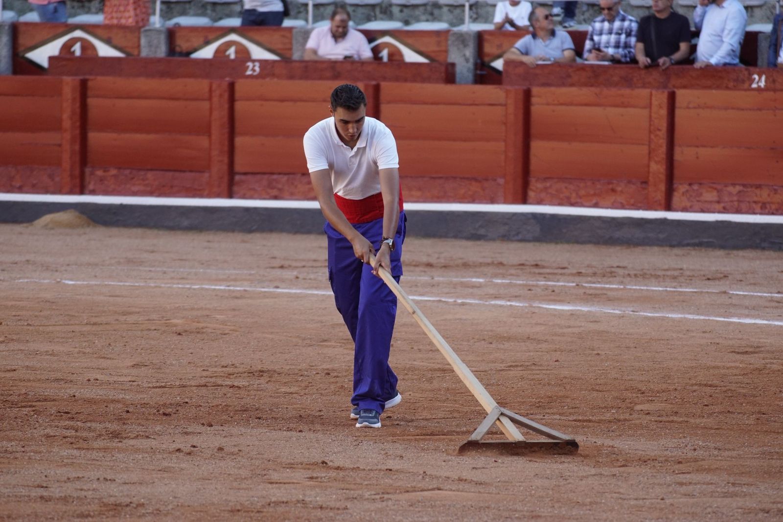 Así se ha vivido la primera corrida de la feria 2025 en La Glorieta: imágenes del ambiente en los tendidos y en el patio de cuadrillas