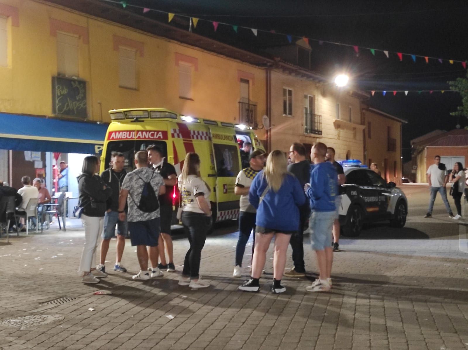 Guardia Civil y Ambulancia en San Cristóbal de Entreviñas