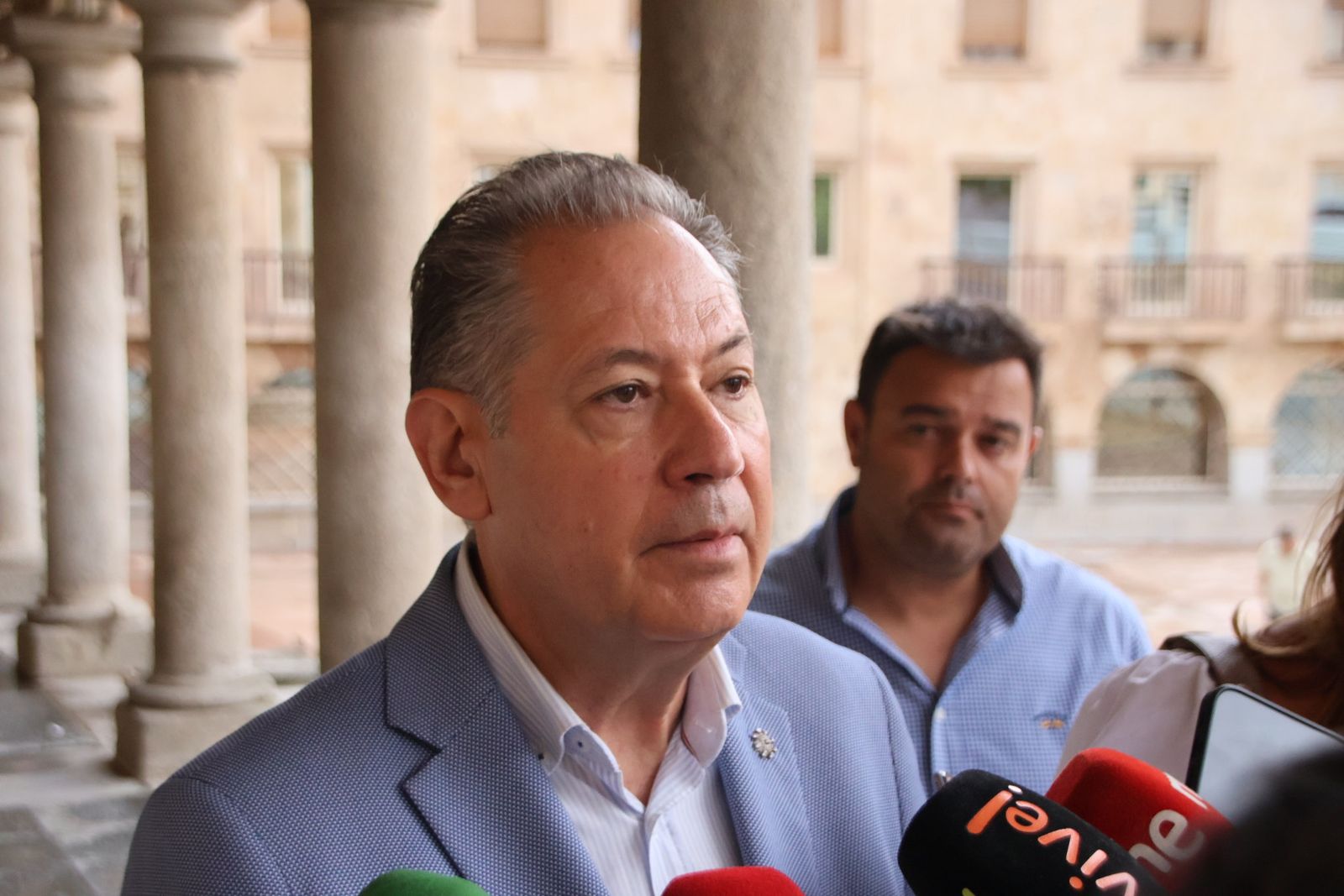  El concejal de Fomento, Fernando Carabias, visita la conclusión de las obras de renovación de la plaza de San Román