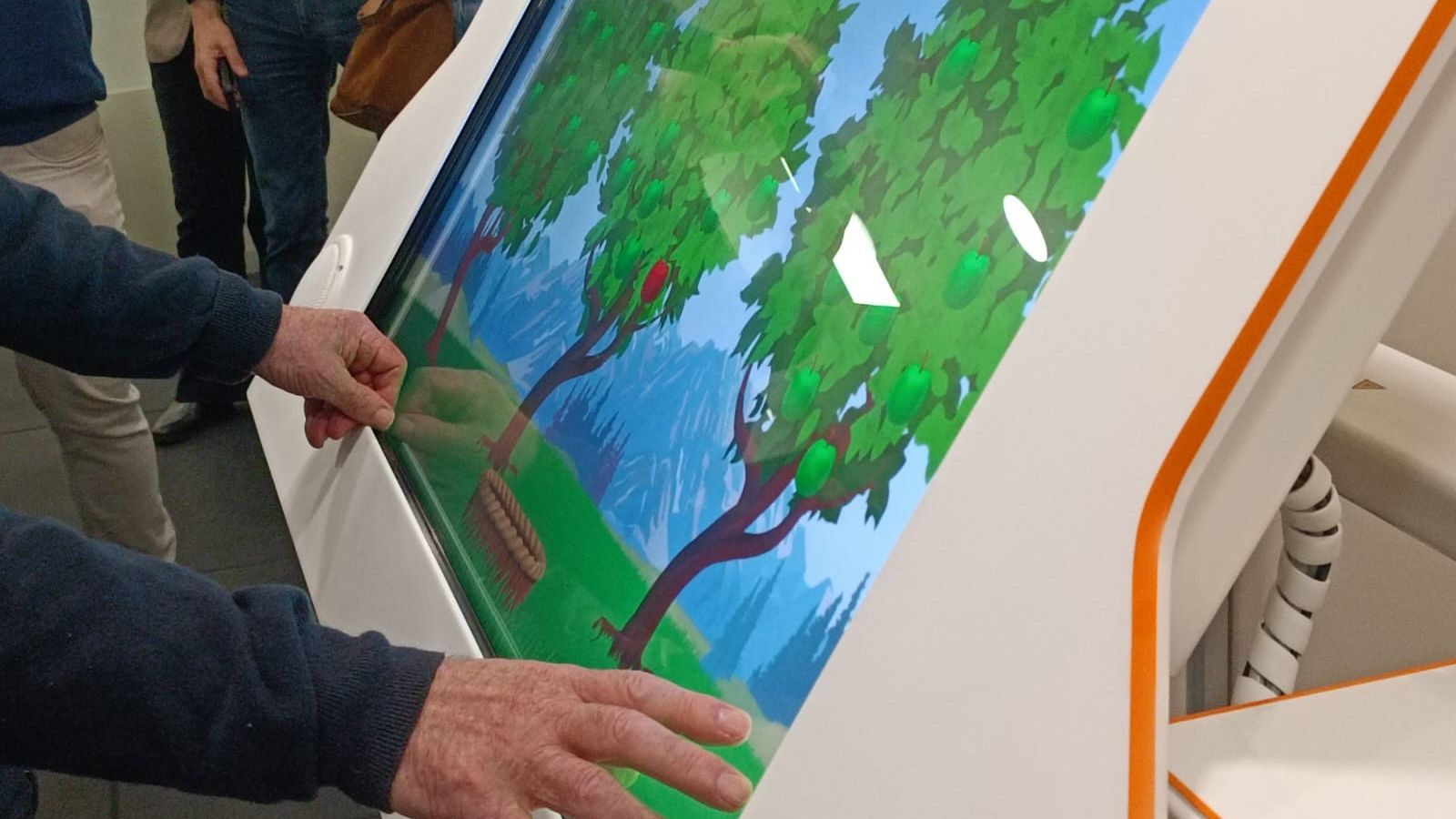 Aspace Salamanca da la bienvenida a Myro, un dispositivo tecnológico para la ayuda y seguimiento de las personas con parálisis cerebral