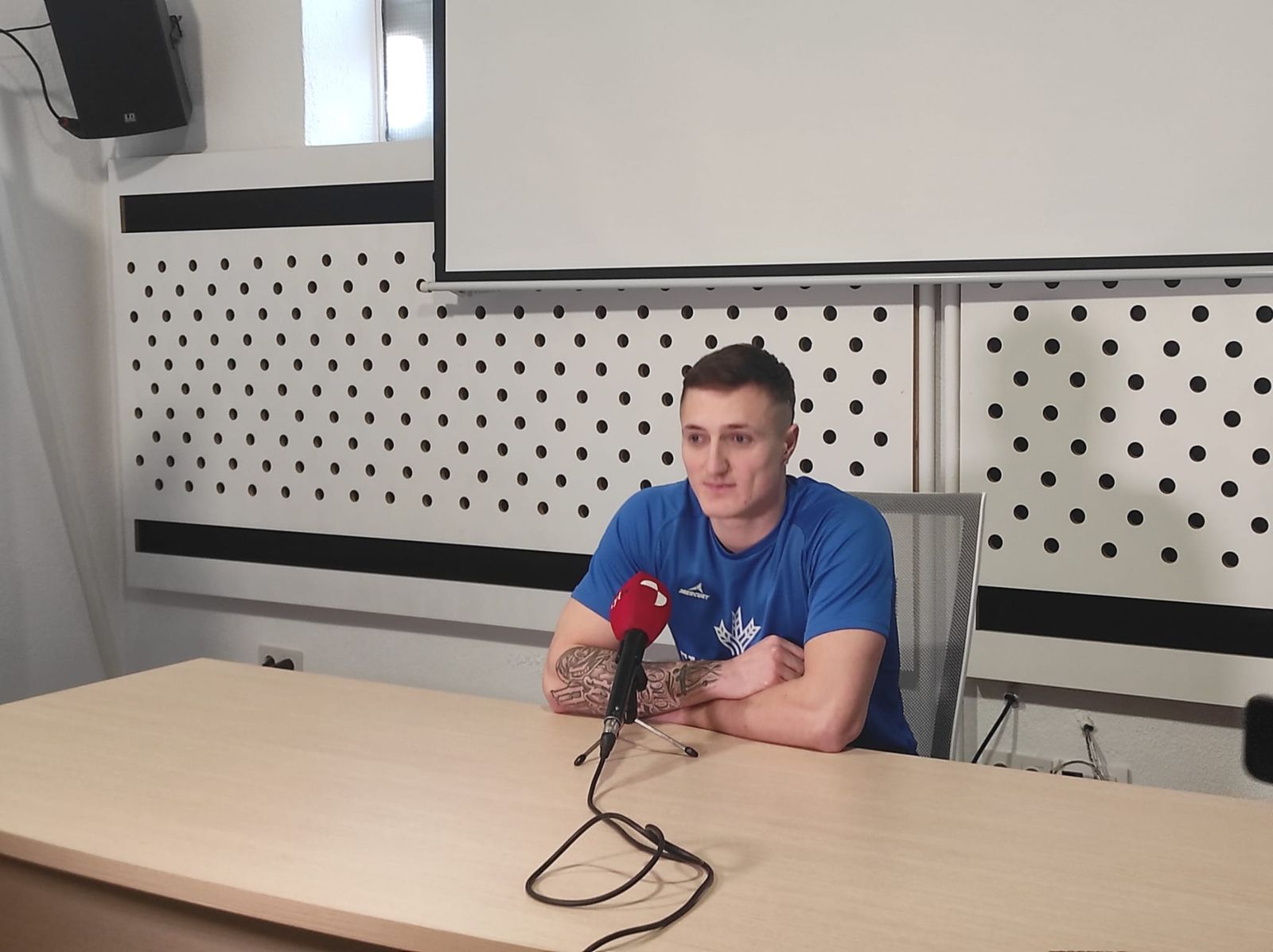 Medina, jugador del BM Zamora en rueda de prensa.