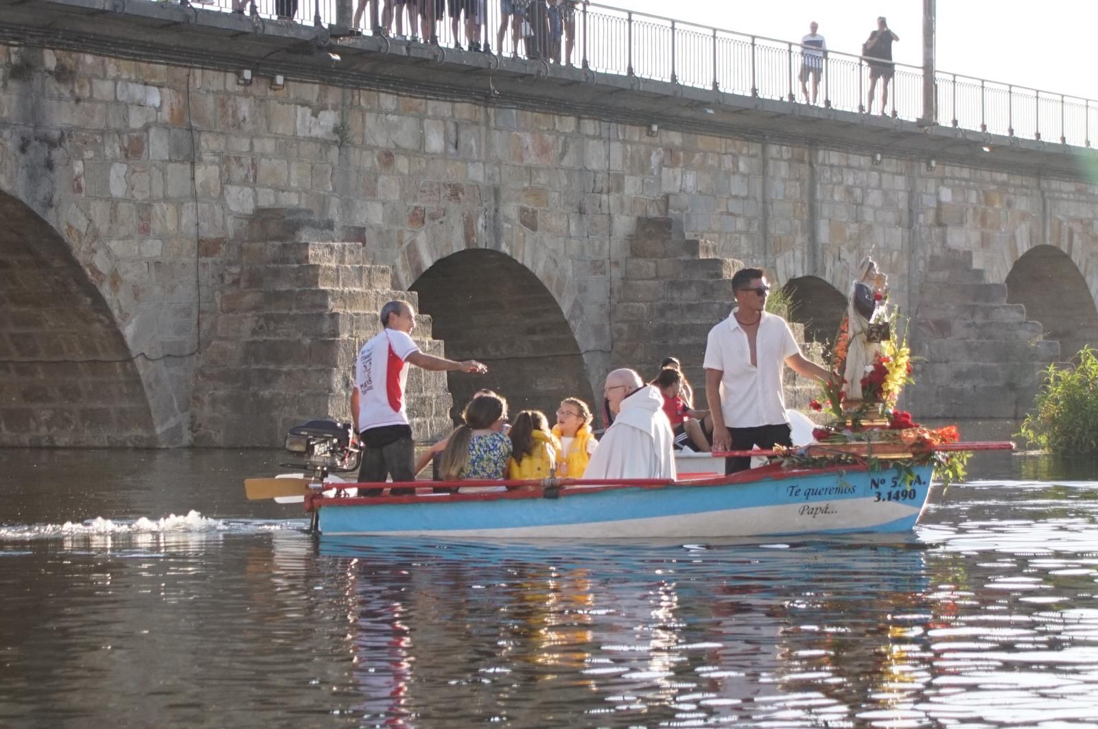 Procesión con la Virgen del Carmen por el río Tormes en Alba (32).jpeg