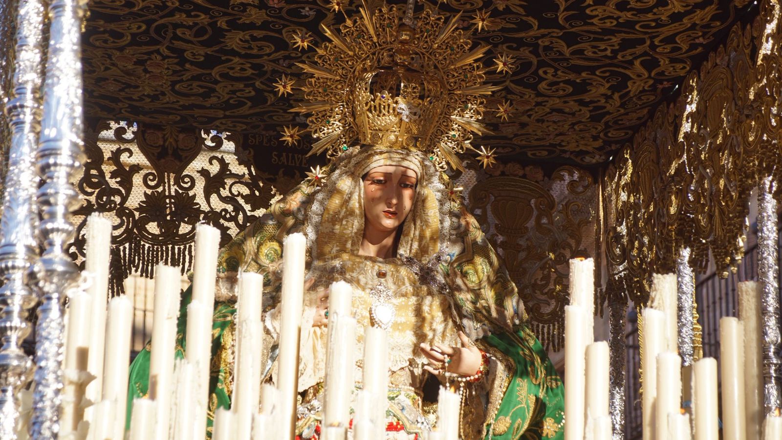 Las imágenes de la emotiva procesión de la Dominicana sin el Cristo de la Buena Muerte  (4).jpeg