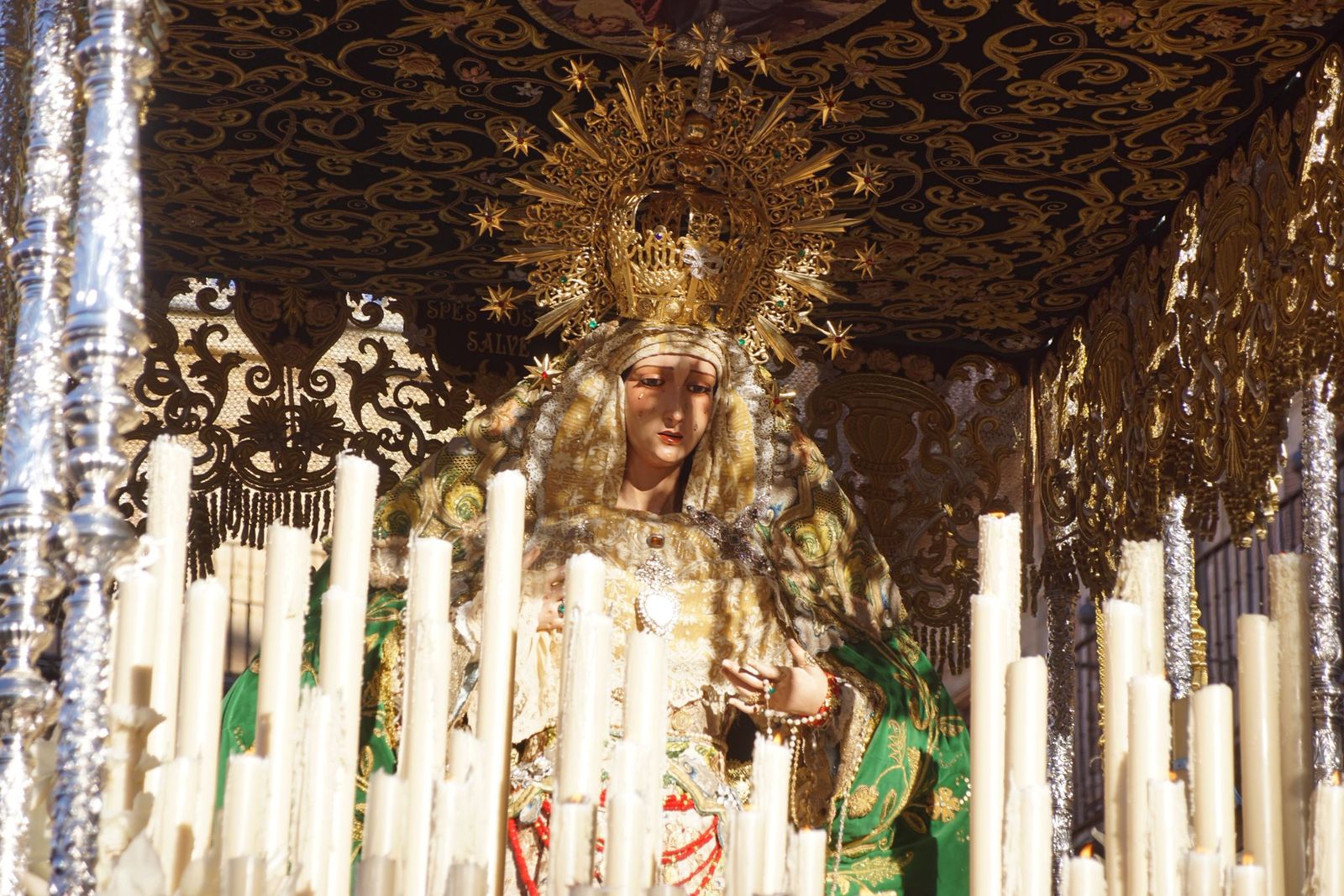 Las imágenes de la emotiva procesión de la Dominicana sin el Cristo de la Buena Muerte  (4).jpeg