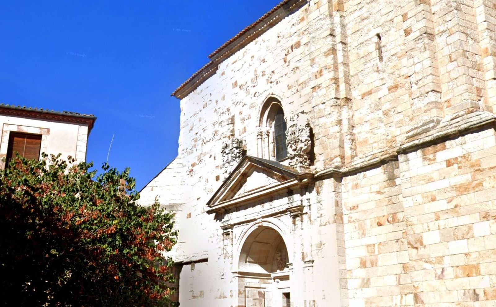 Fachada de la iglesia de San Ildefonso