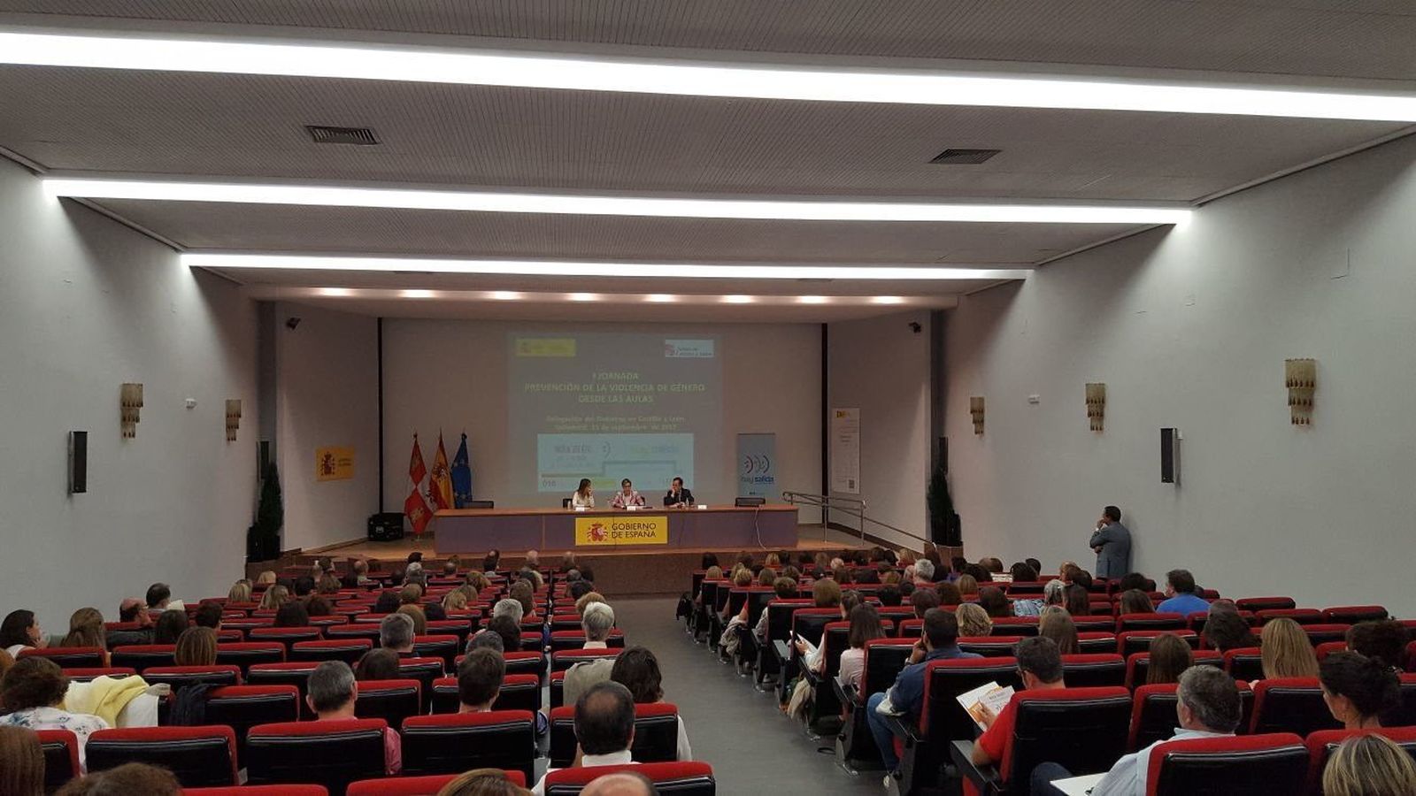 Docentes participan en una jornada sobre prevención de la violencia de género en la adolescencia