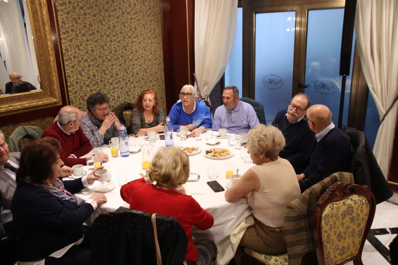 Isabel Blanco y García Carbayo participan en un encuentro con personas mayores de la ciudad