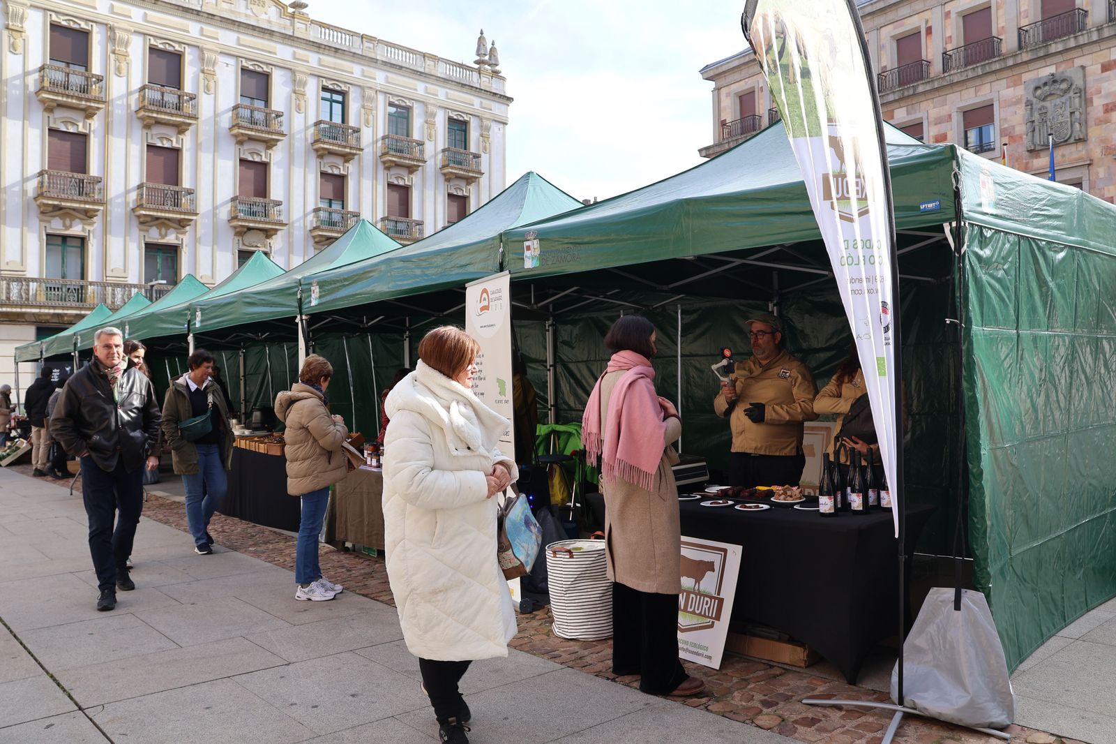 mercado-ecologico-en-la-plaza-de-la-constitucion-2