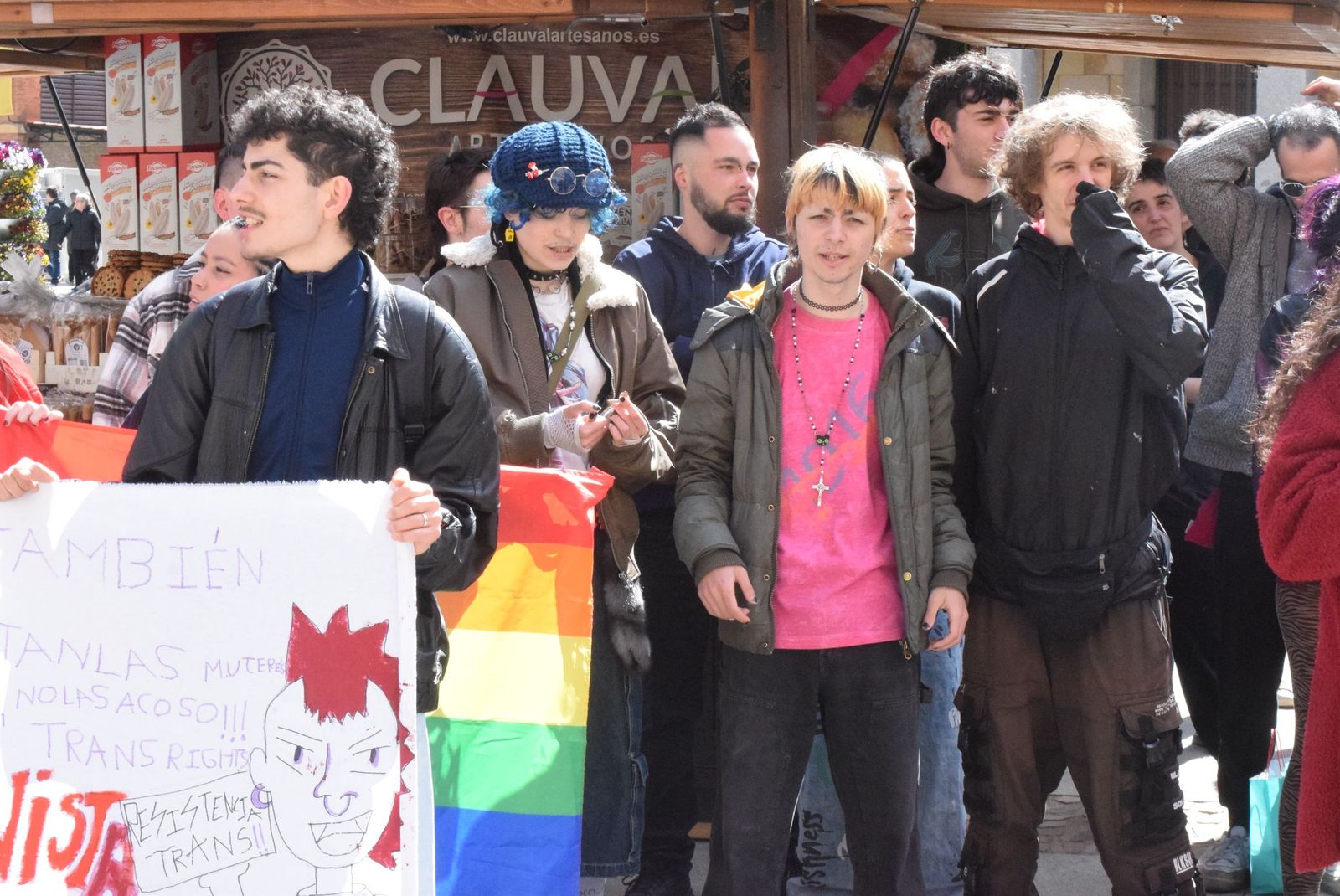 GALERÍA | La concentración en apoyo a Miss Trans Zamora tras su agresión, en imágenes