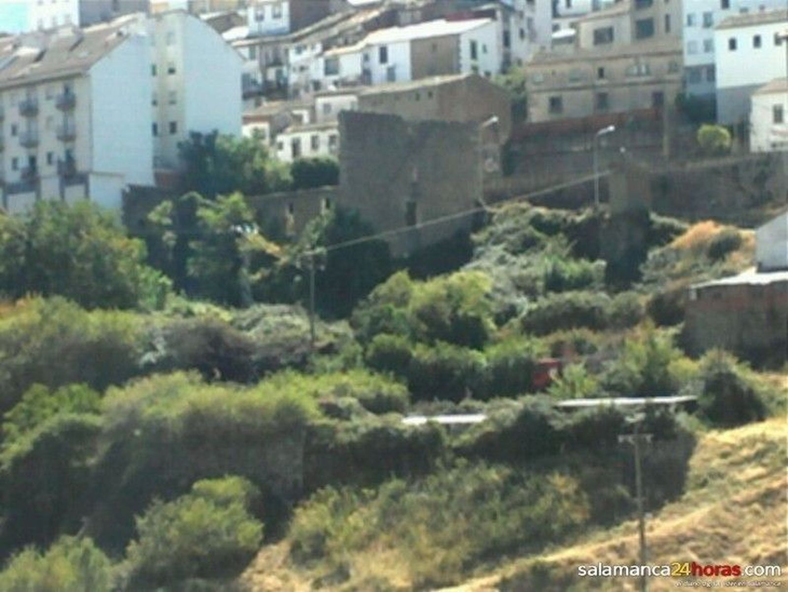 Herido al volcar con su turismo en la Cuesta de los Perros en Béjar