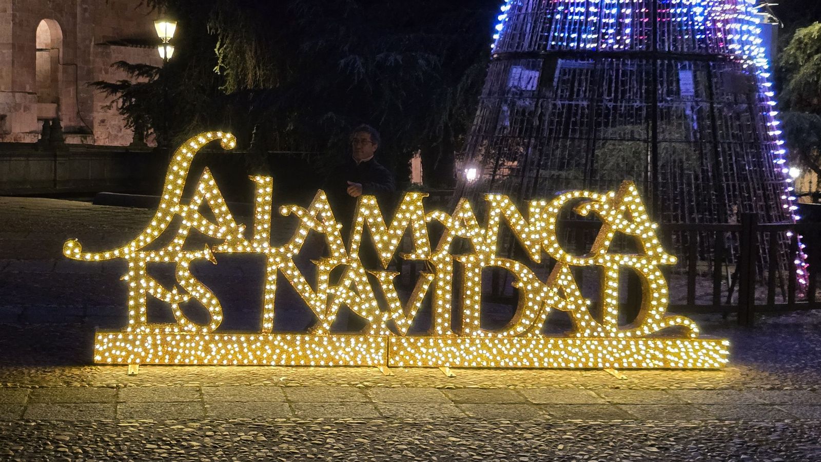 La Plaza Mayor de Salamanca se ilumina con “El Astronauta y la Estrella”: arranca la Navidad