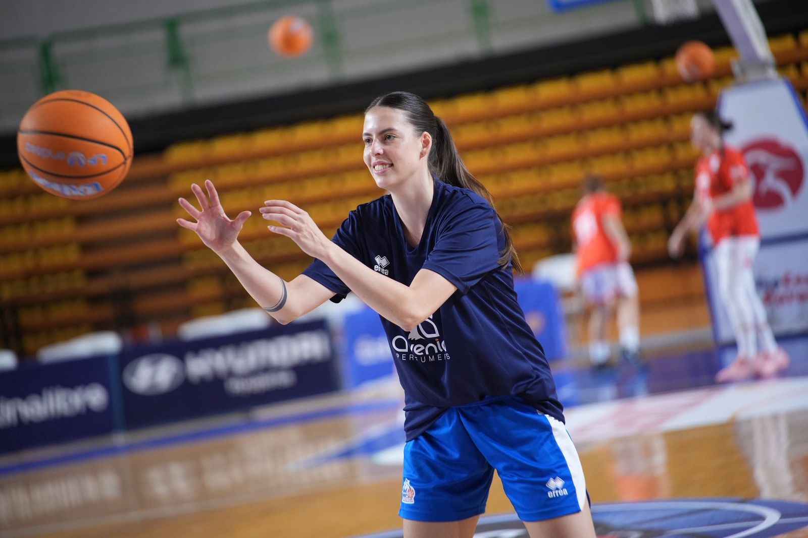 Stoupalova, en el calentamiento previo ante Ensino Lugo