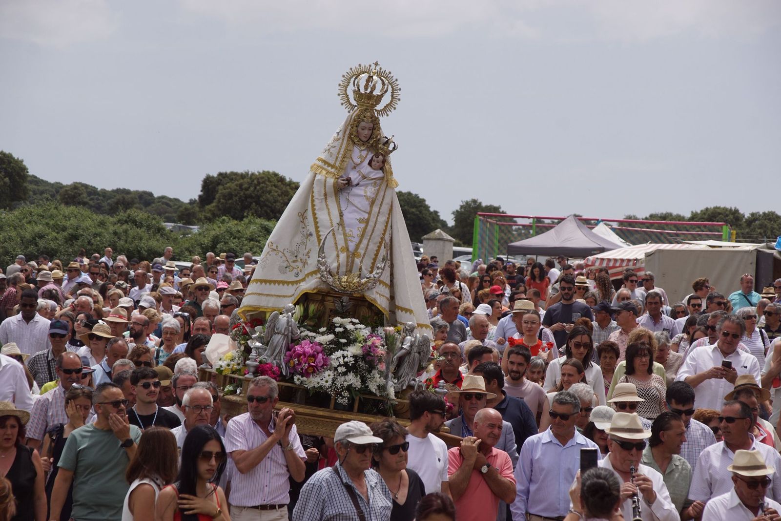 Valdejimena sale a los campos en su romería para honrar a su patrona