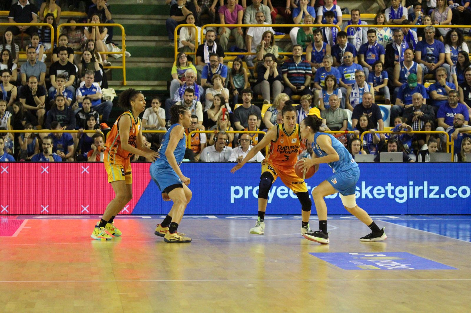 perfumerias-avenida-valencia-basket-71
