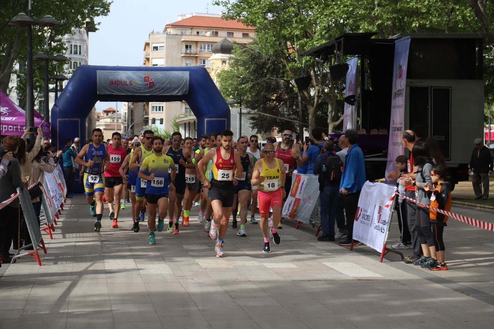 Carrera y marcha por el Día de Castilla y León en Zamora