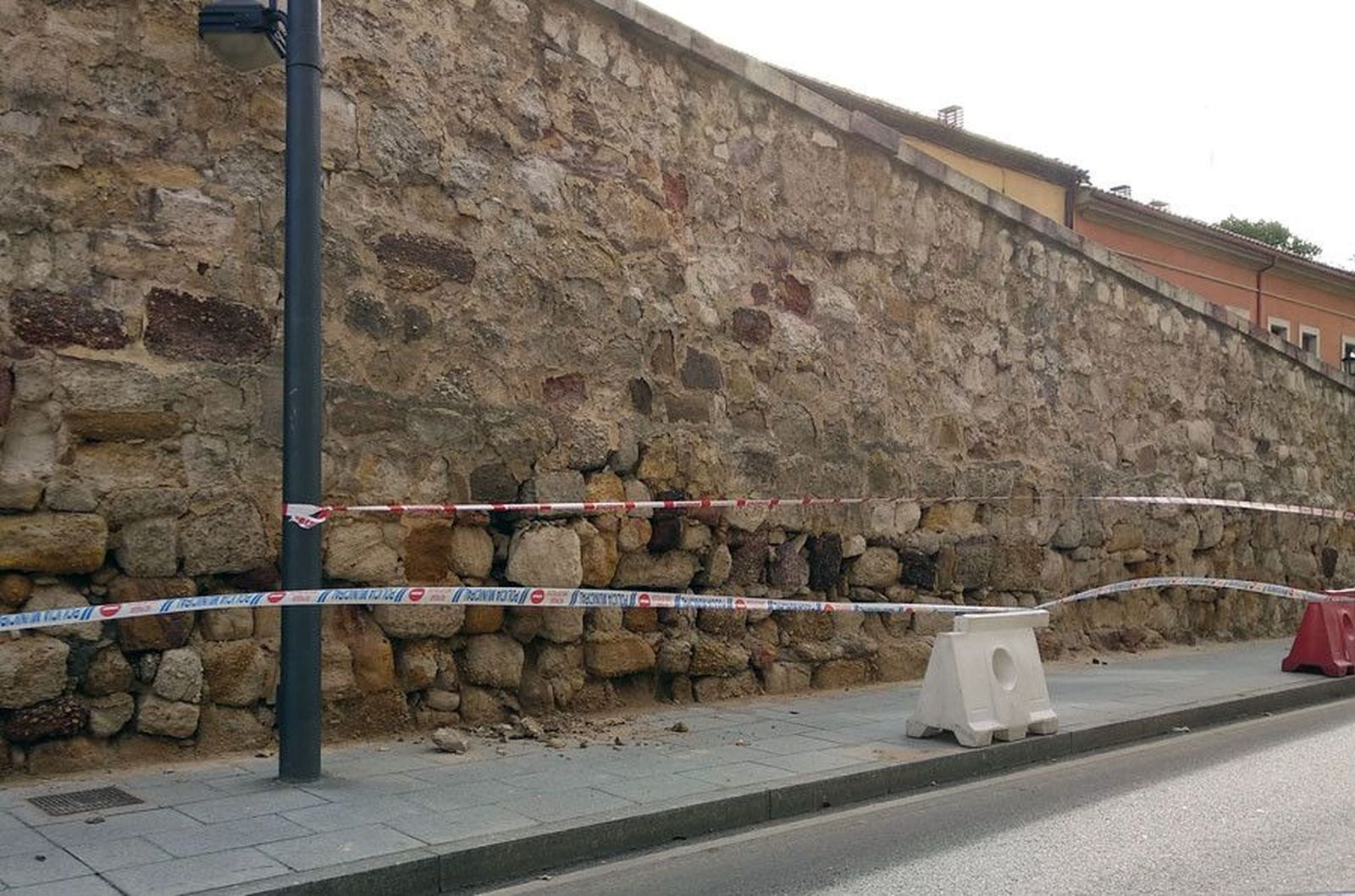 Desprendimientos muro muralla