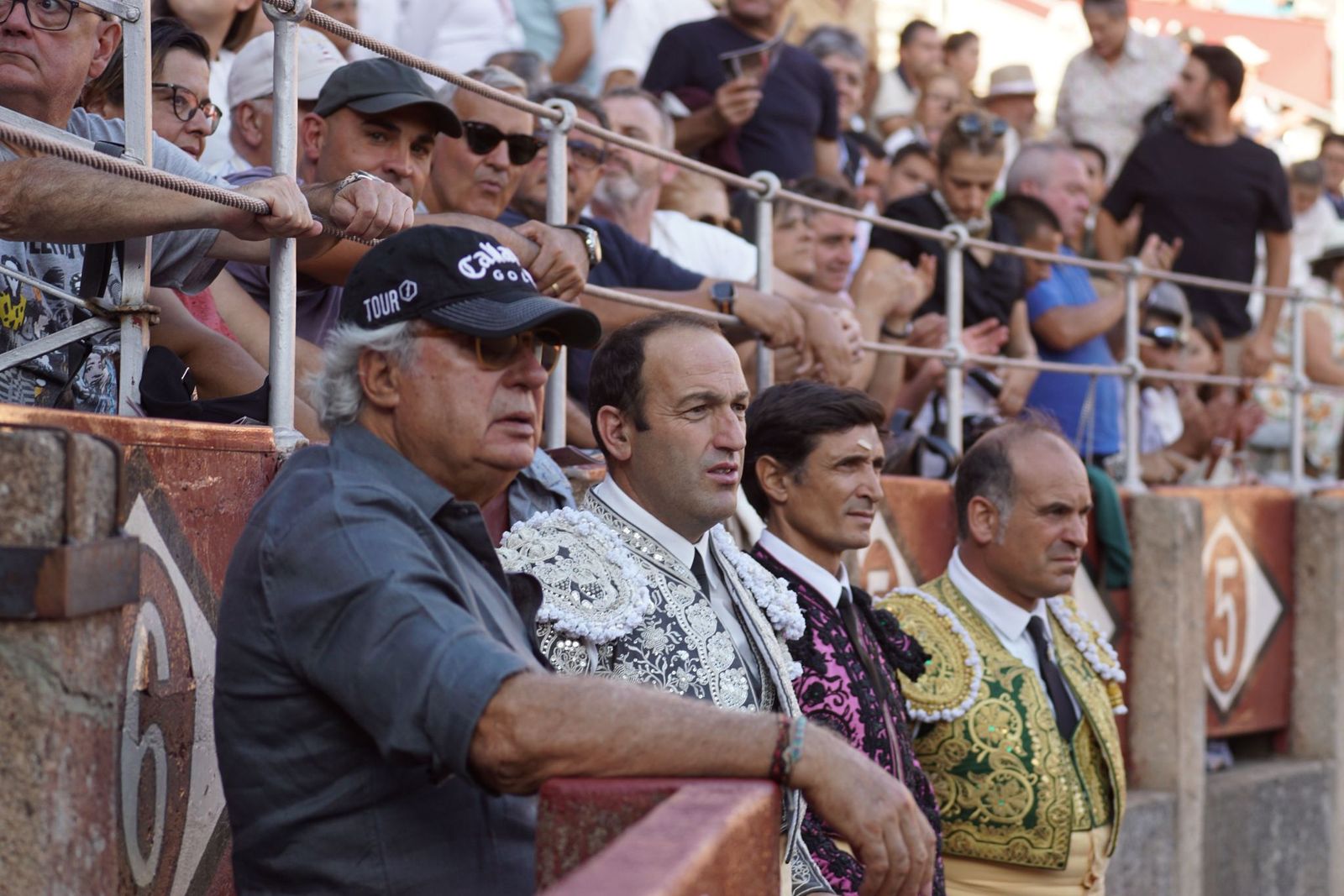 Así han vivido los salmantinos el primer festejo de la feria taurina 2025: imágenes del ambiente en los tendidos y en el patio de cuadrillas