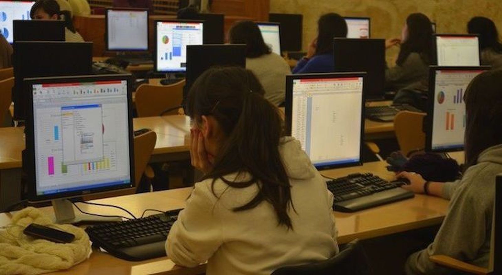 El 15% de los universitarios cursa grados y másteres online