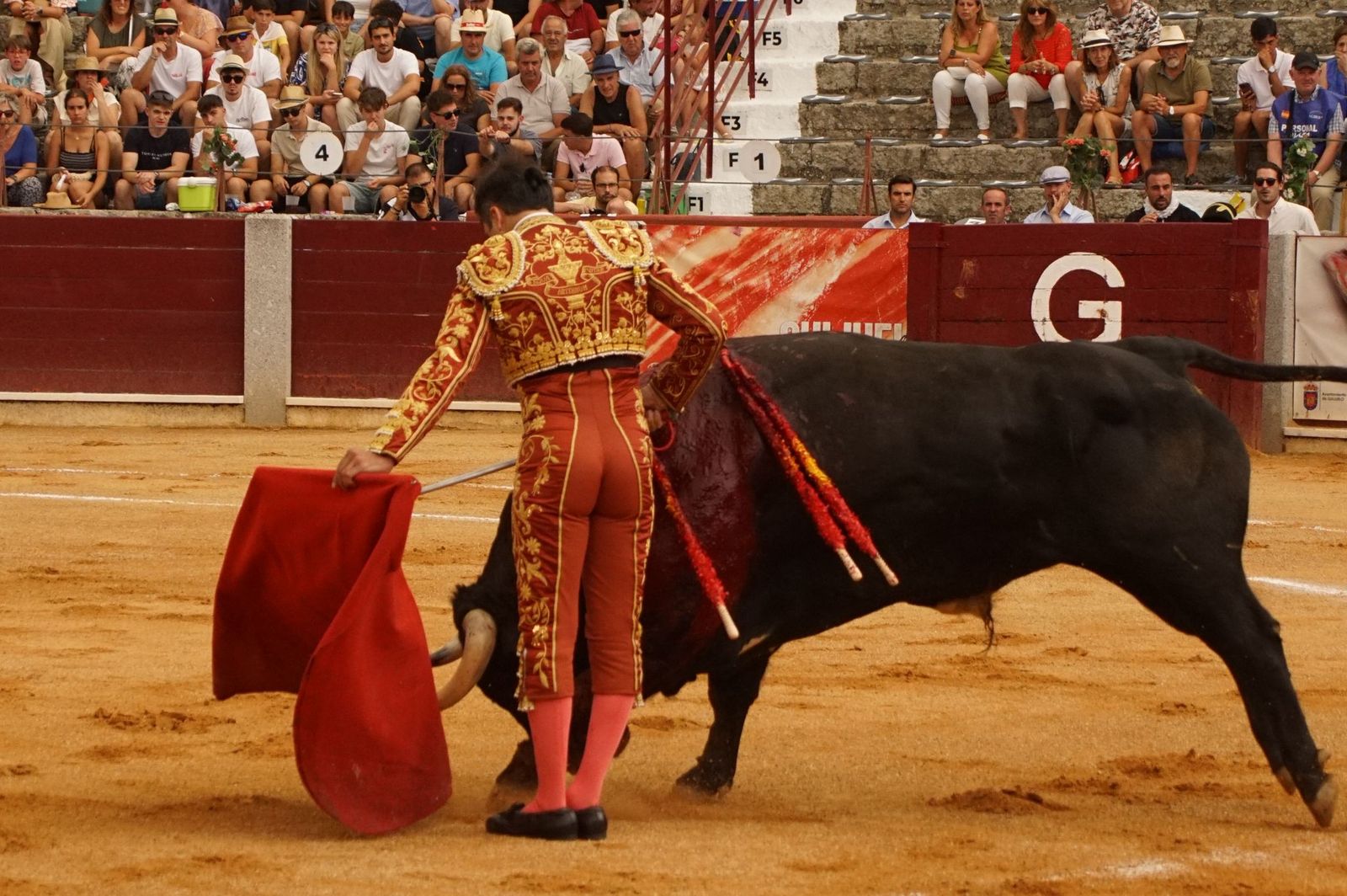 Javier Castaño se despide de Guijuelo y Damián Castaño, su hermano, e Ismael Martín salen a hombros en Guijuelo