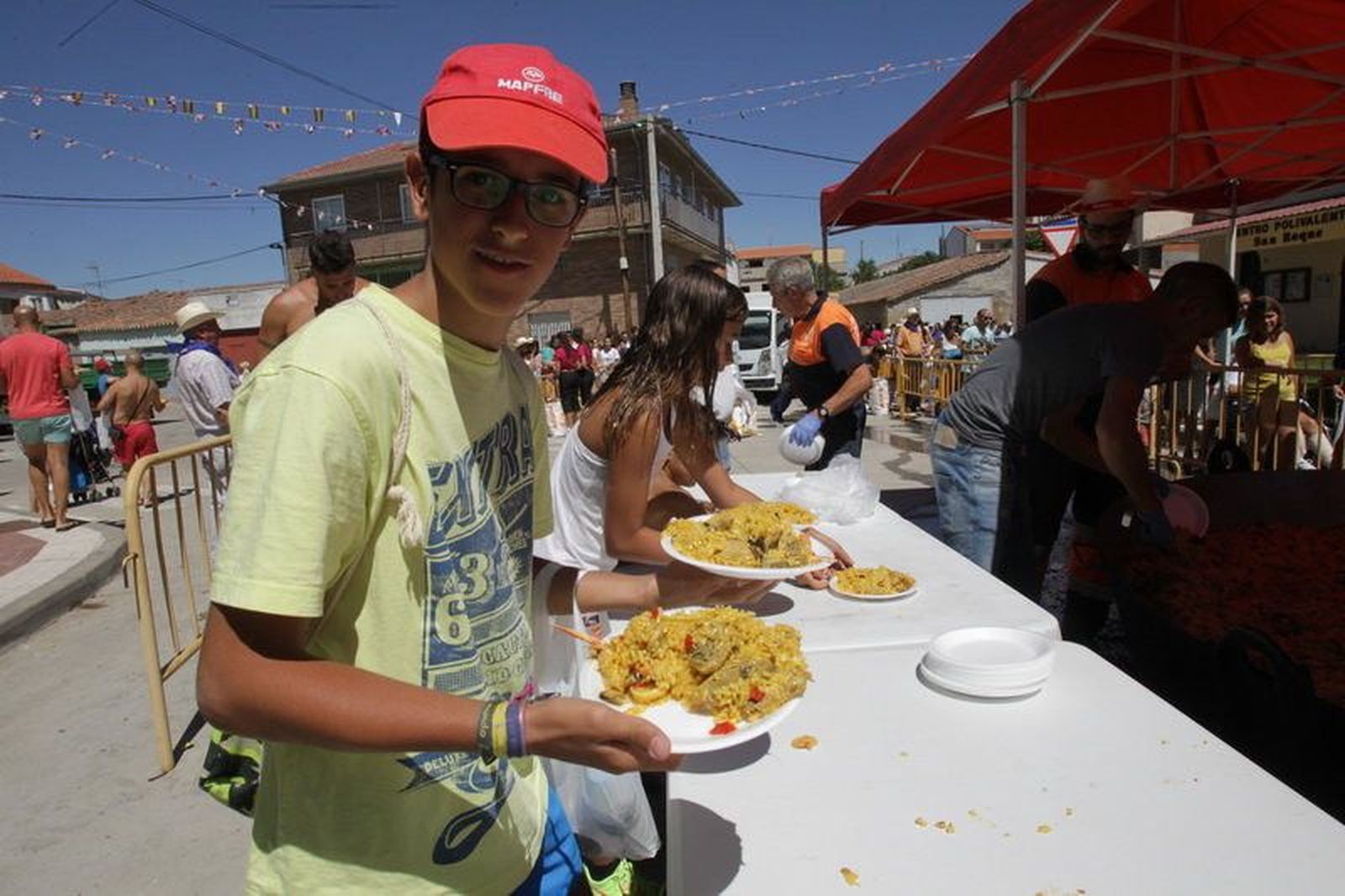 Castellanos de Moriscos saborea una suculenta paella