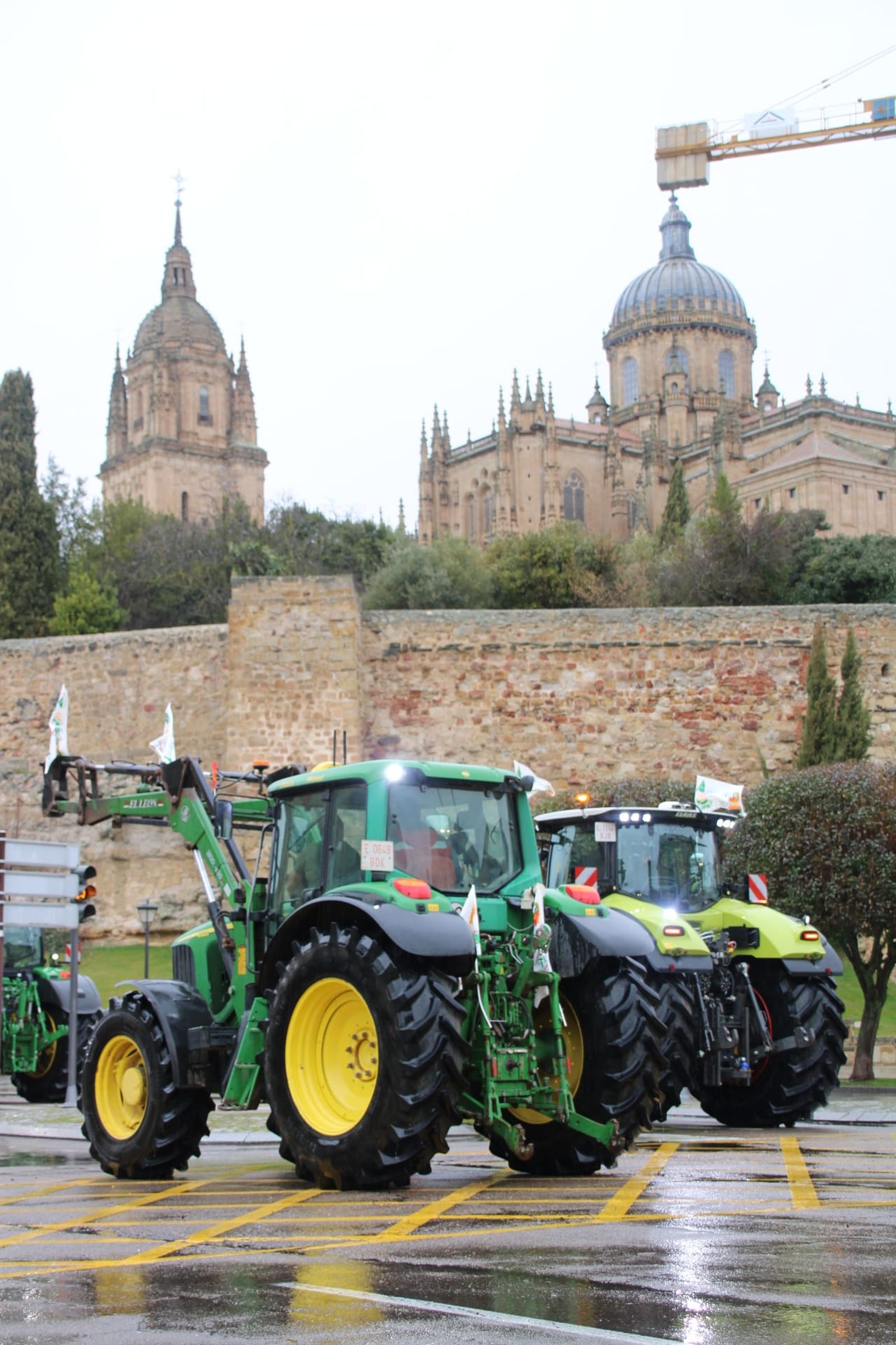 En imágenes la marcha con tractores y vehículos de campo en Salamanca en protesta contra Mercosur