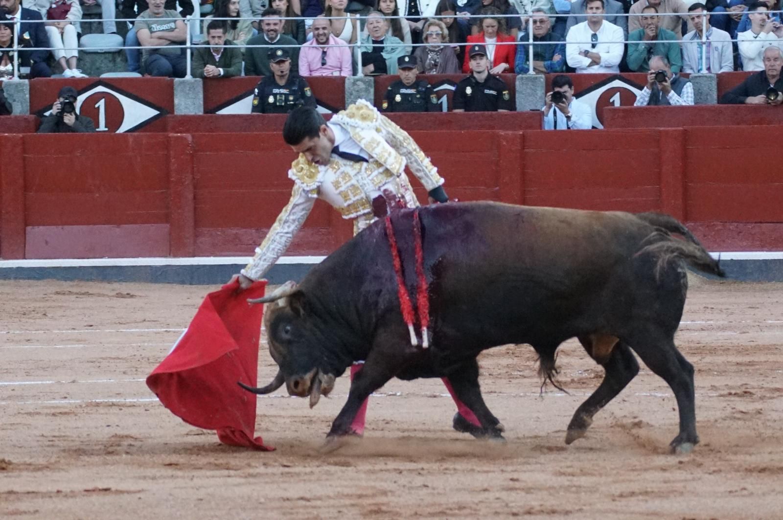 La corrida concurso para despedir la feria con Morante, Talavante y Borja Jiménez: imágenes de los mejores momentos en La Glorieta