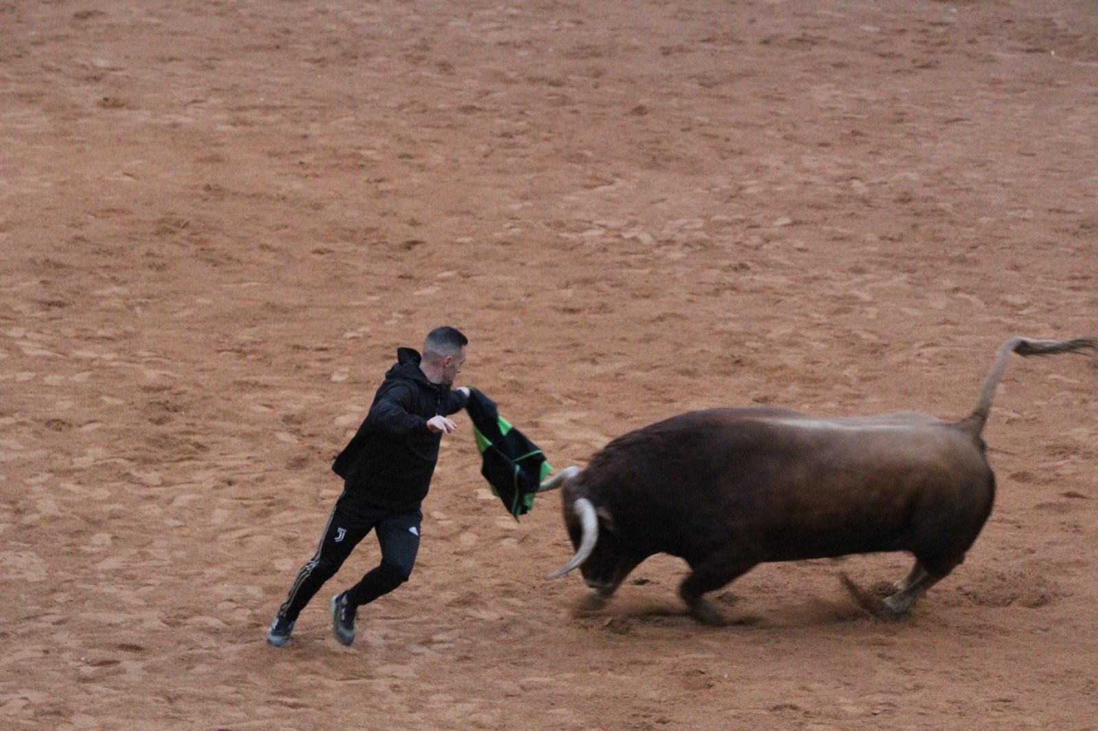ambiente-y-capea-vespertina-sabado-de-carnaval-en-ciudad-rodrigo-2025-fotos-belen-hurtado-50