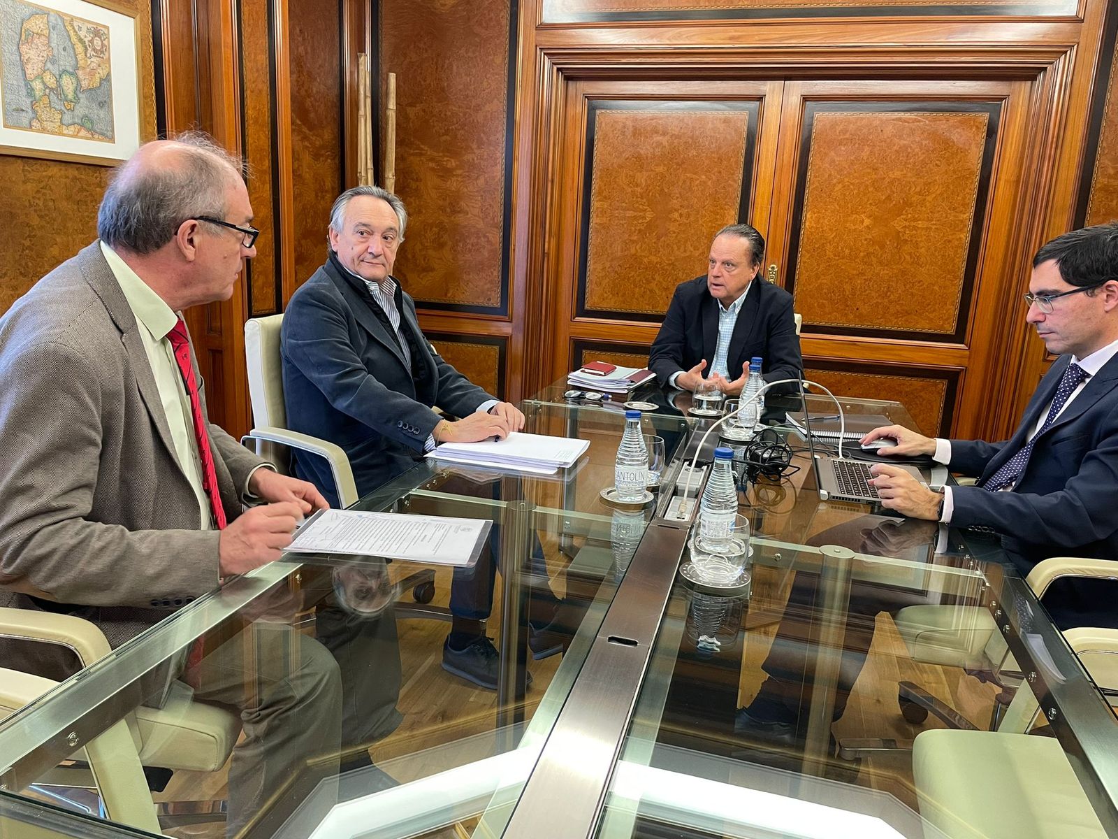 El Pleno presidido por Mario Amilivia dio luz verde a los informes
