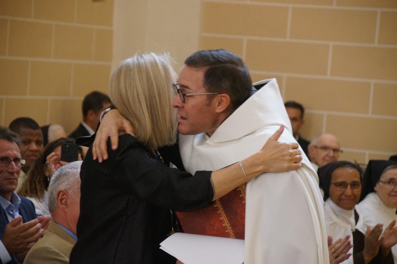 Alba nombra hijo adoptivo al prior Miguel Angel González  (1).jpeg