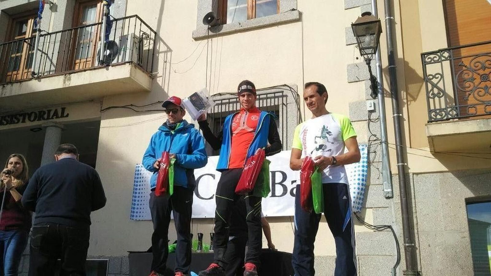 Álvaro García vence en el Cross Alpino Cebrereño