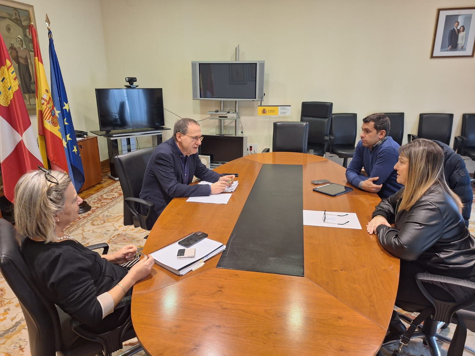 Reunión entre el subdelegado del Gobierno y la alcaldesa de Morales del Vino