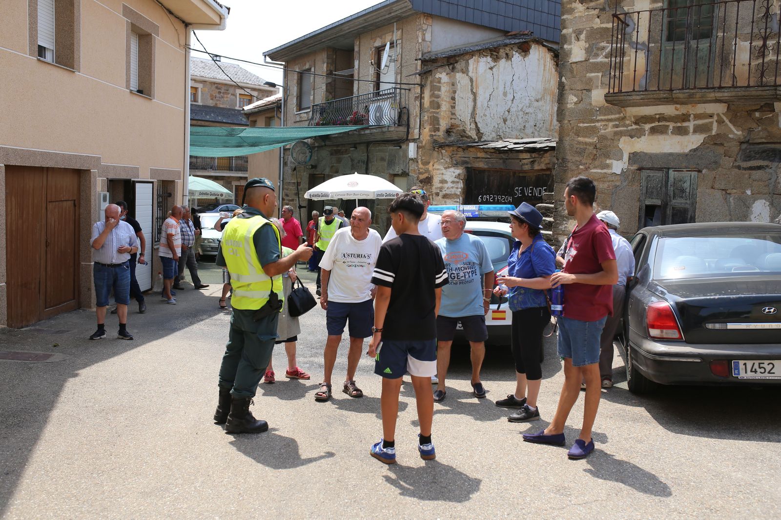 jl-leal-ical-vecinos-de-villarino-manzanas-desalojados-por-el-incendio-de-la-sierra-de-la-culebra-4