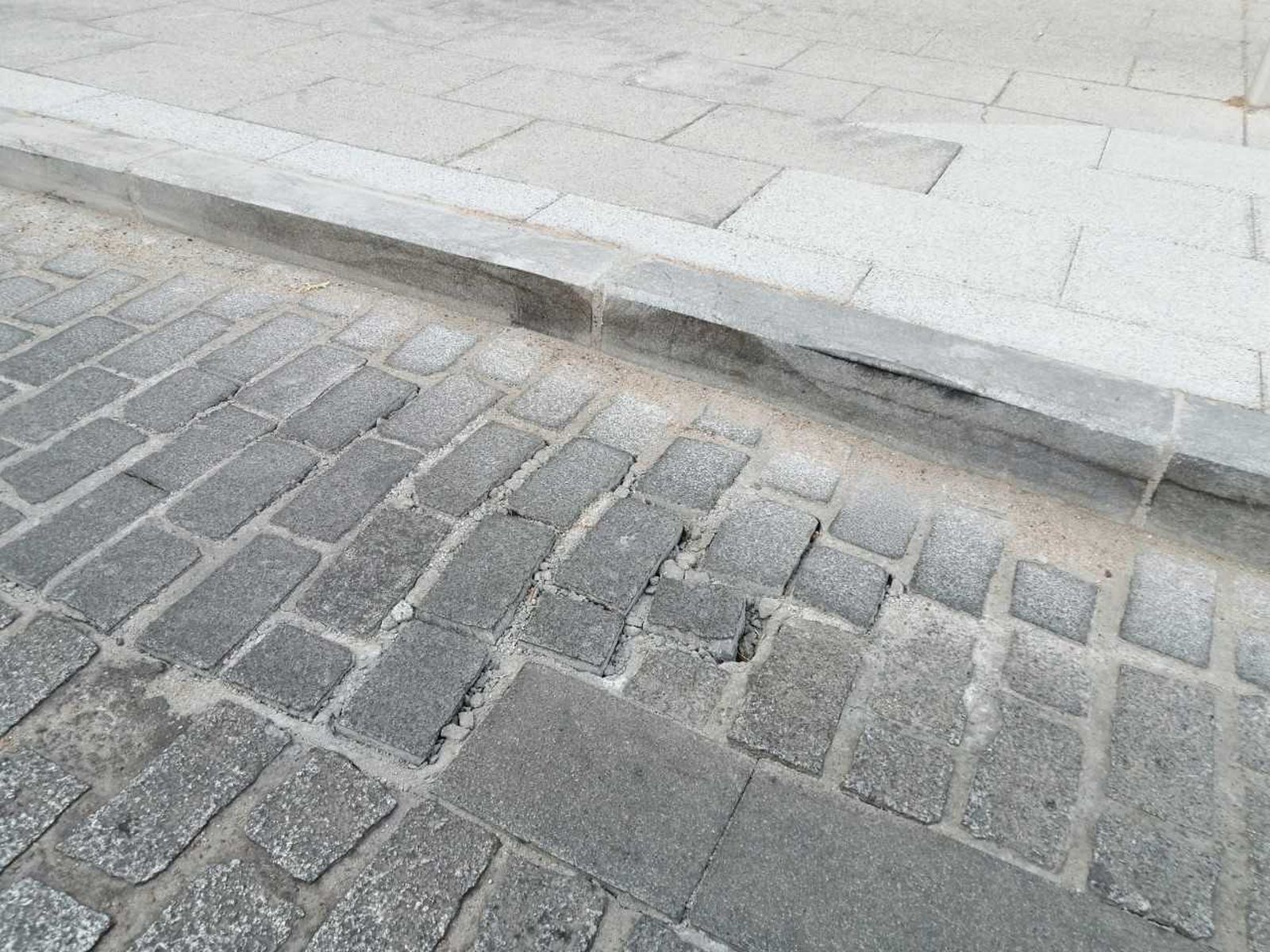 Imagen de los adoquines de la cuesta del Piñedo