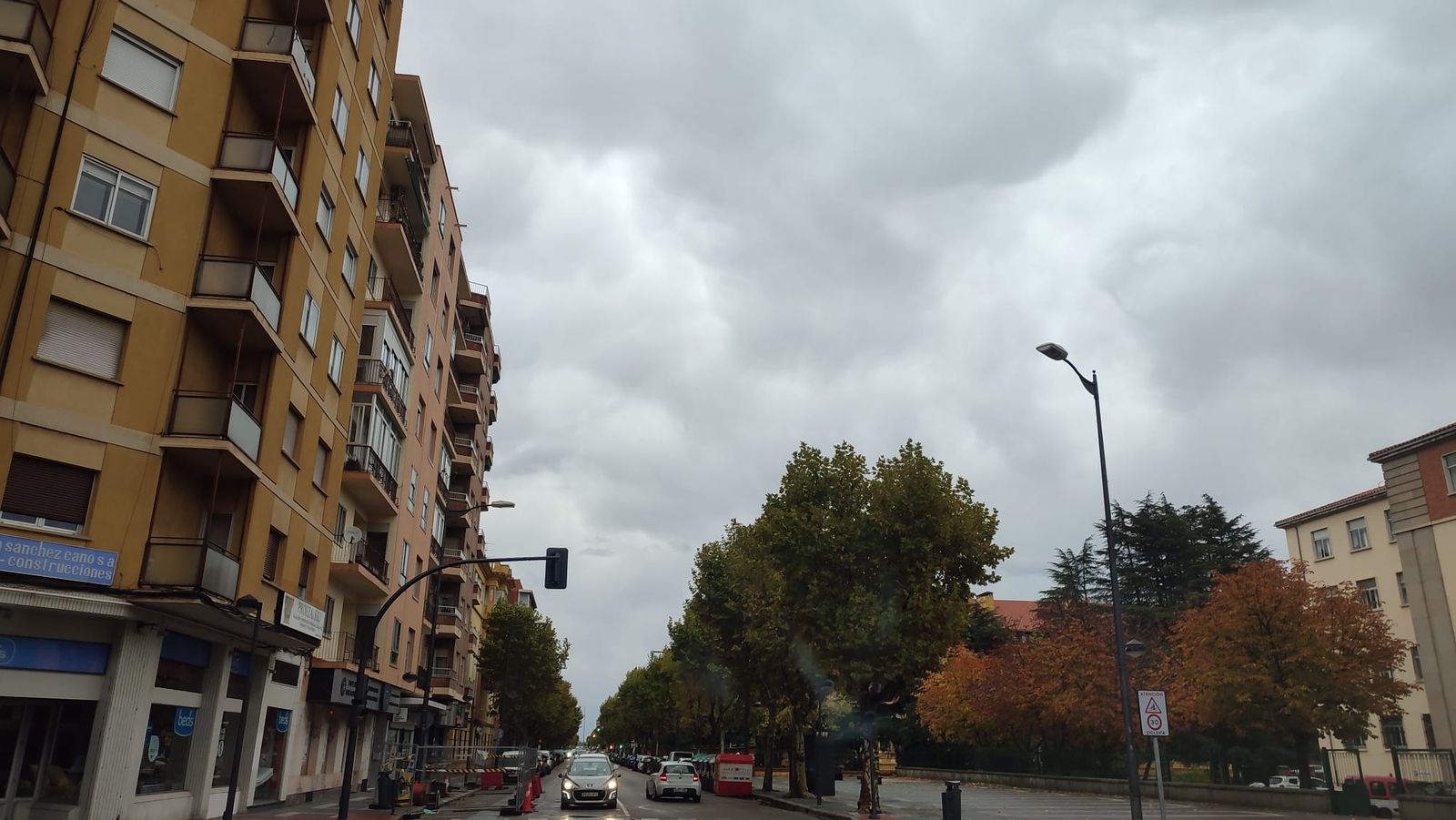 Nubes en Zamora. LLuvia. Avenida de Requejo